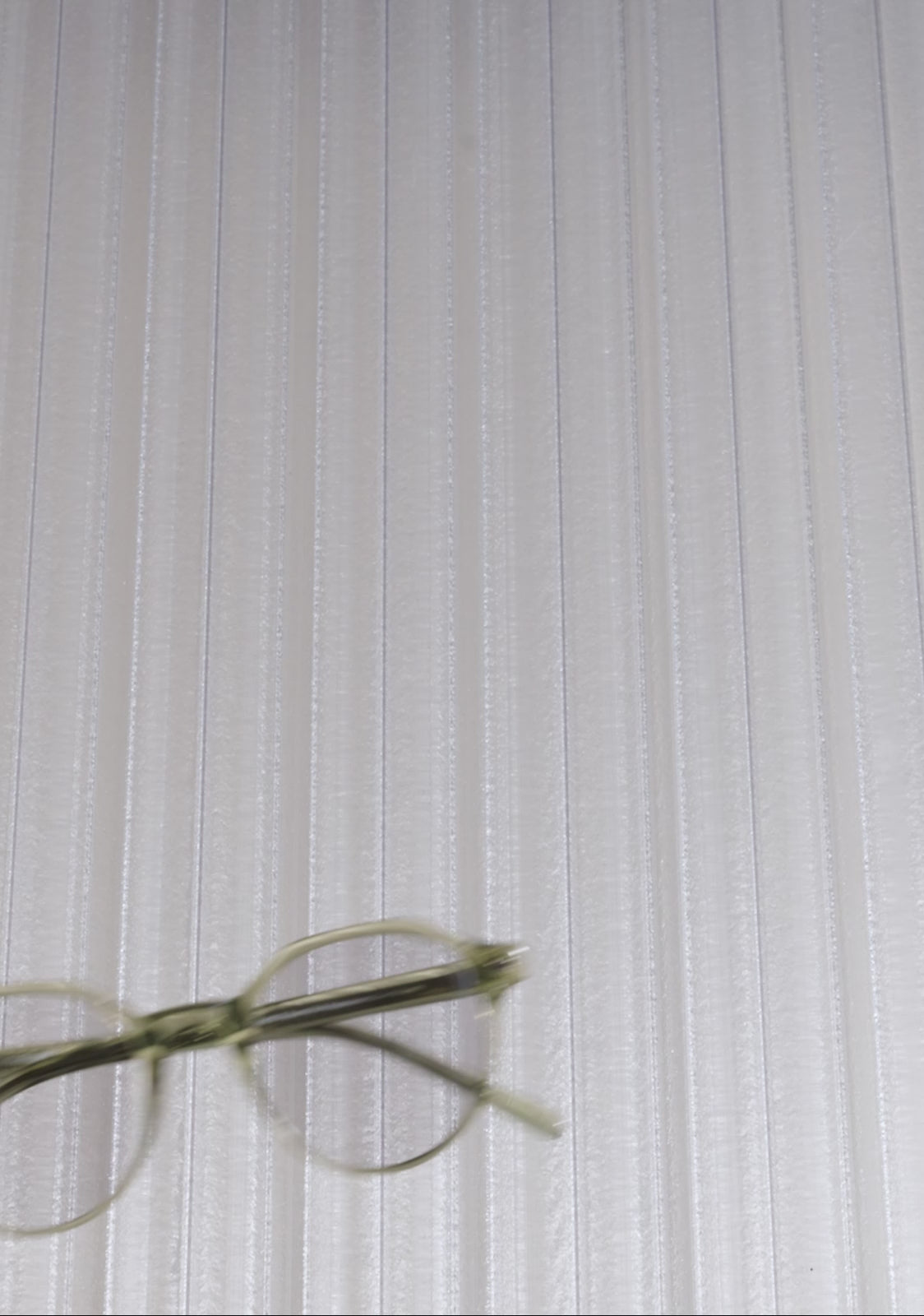 Load video: Ultra Light S Round Full Photochromic Green / Brown