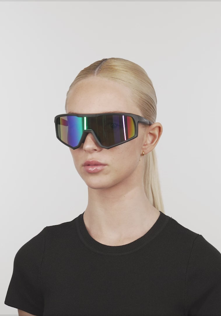 Load video: Hurricane Black / Blue