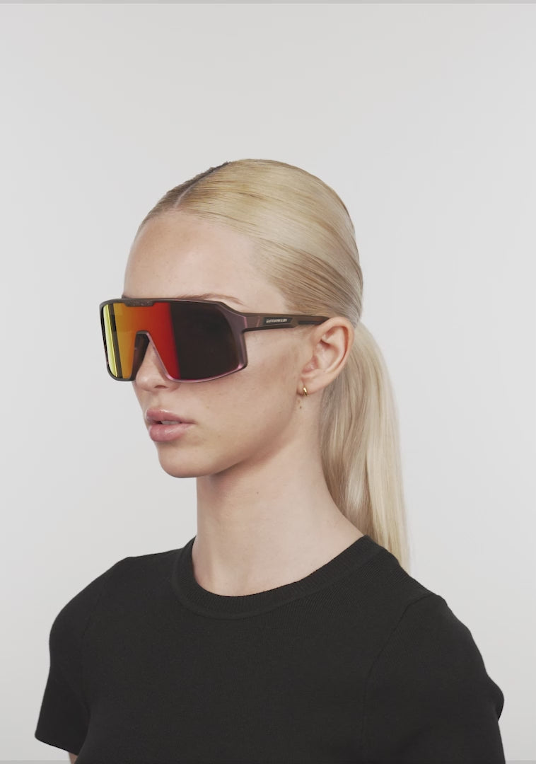 Load video: Wind Limited Iridiscent Burgundy / Red