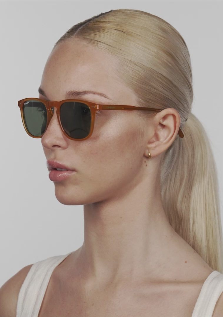 Load video: Ultra Light SQ Med Amber / G15