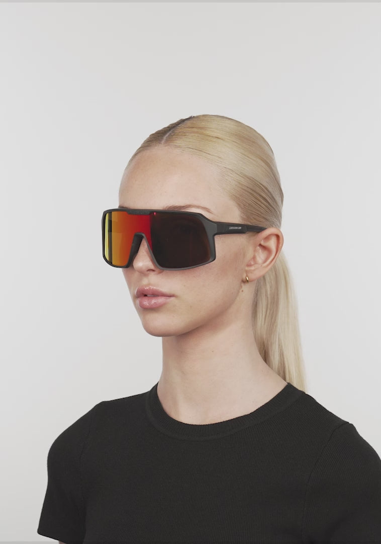 Load video: Wind Black / Red