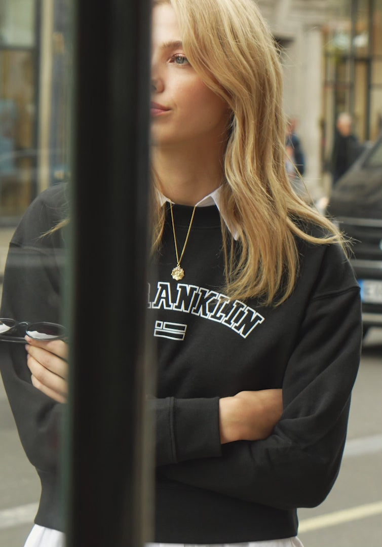 Load video: Ultra Light S Round Crystal Grey / Black