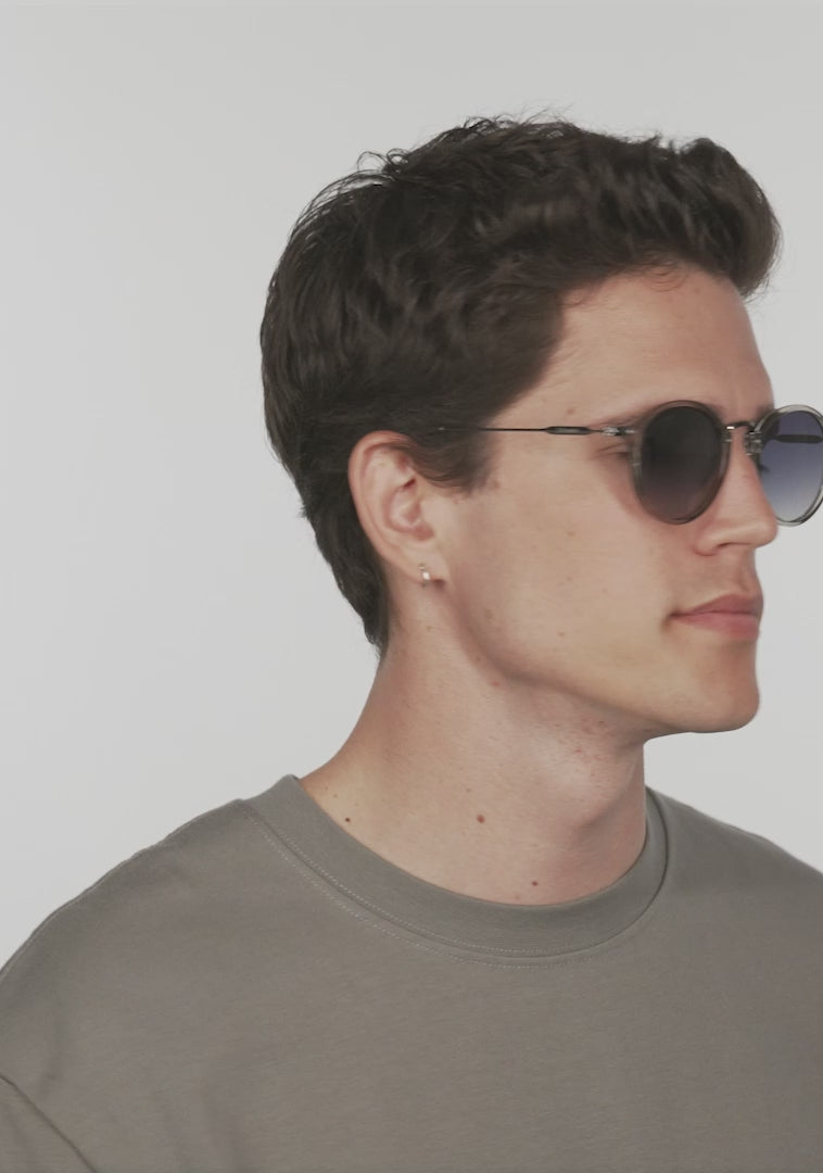 Load video: Roller TR90 Trans / Grey