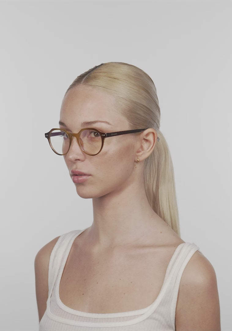 Load video: Ultra Light S Round Trans Brown / Blue Block